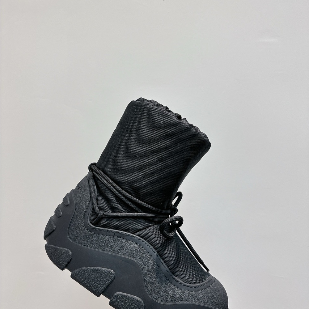 Acne Studios Black All-Weather Lace-Up Winter Boots - Picture 6 of 9